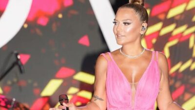 Demet Akalın yakalandığı "Meryem Uzerli hastalığı" nedeniyle tüm konser tekliflerini