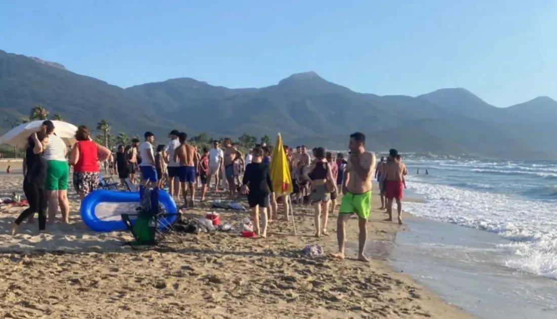 Kuşadası’nda bir günde 4 kişi boğularak hayatını kaybetti Ege'de rüzgar hızı 23 kilometreyi aşınca fırtına dalgaları 16