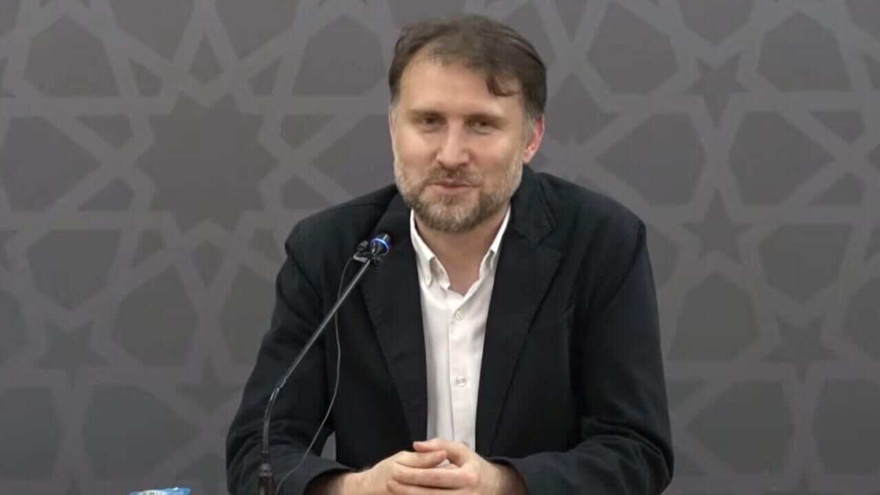 İslam felsefesi ve eleştirel düşünme üzerine çalışmalarıyla tanınan Yasin Ramazan